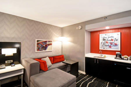 DoubleTree by Hilton | Deadwood Hotels | Living Space