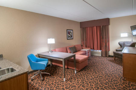 Hampton by Hilton | Deadwood Hotels | Living Area